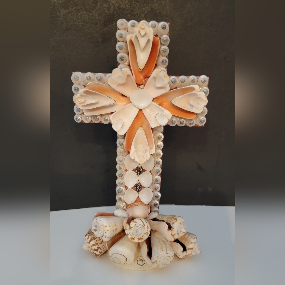 Deluxe Shell Cross Center Cut Shells w/ pear umborium trim, Scallop shell base